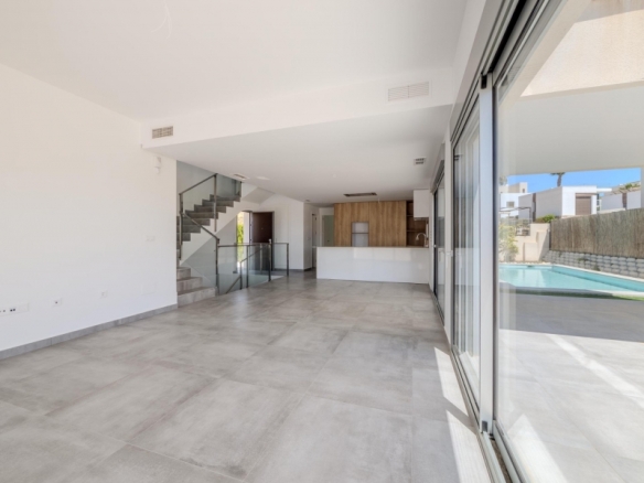 Villa de 4 dormitorios con piscina privada y vistas al golf en Algorfa