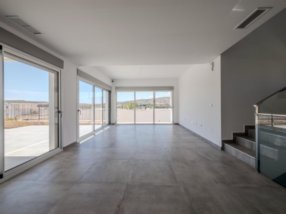 Villa de 4 dormitorios con piscina privada y vistas al golf en Algorfa