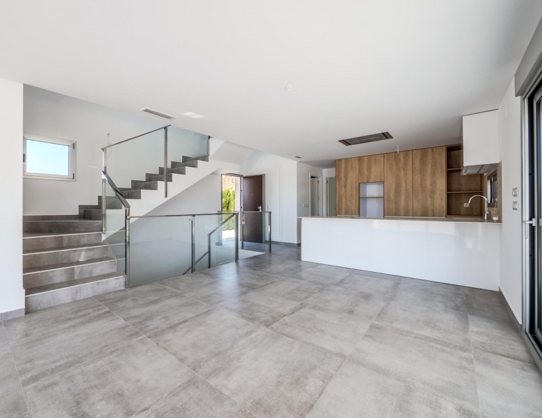 Villa de 4 dormitorios con piscina privada y vistas al golf en Algorfa