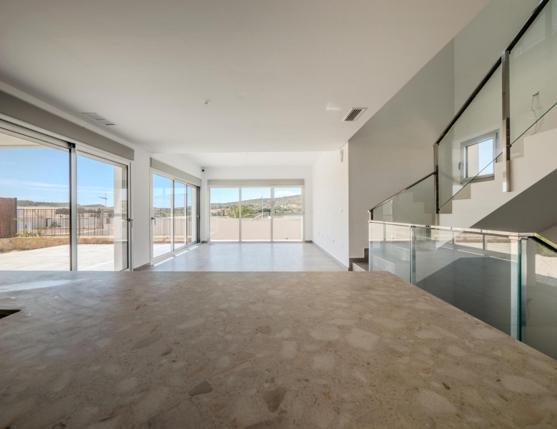 Villa de 4 dormitorios con piscina privada y vistas al golf en Algorfa