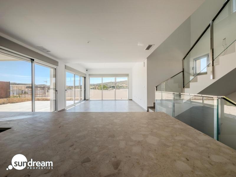 Villa de 4 dormitorios con piscina privada y vistas al golf en Algorfa