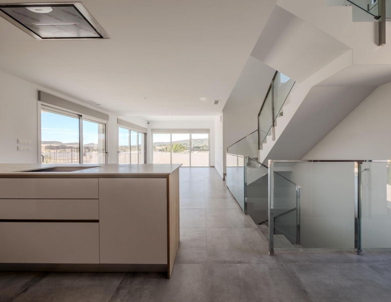 Villa de 4 dormitorios con piscina privada y vistas al golf en Algorfa