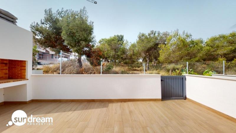 Bungalow de planta baja con 2 dormitorios y 2 amplias terrazas en Los Balcones(Torrevieja)