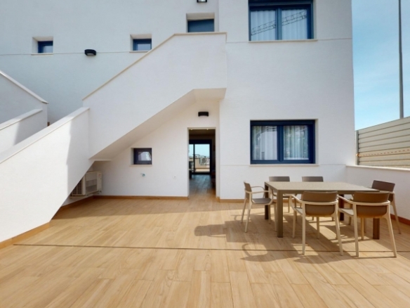 Bungalow de planta baja con 2 dormitorios y 2 amplias terrazas en Los Balcones(Torrevieja)