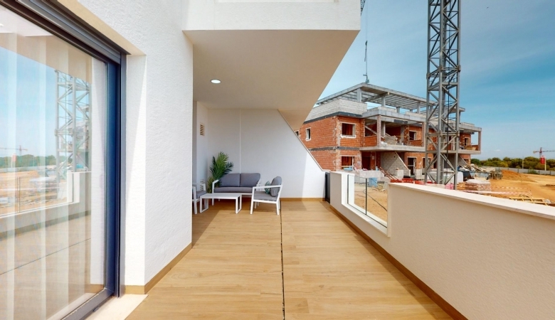 Bungalow de planta baja con 2 dormitorios y 2 amplias terrazas en Los Balcones(Torrevieja)