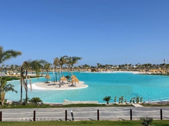 Villa de 3 dormitorios con sótano y piscina privada a la venta en Los Alcázares – Murcia
