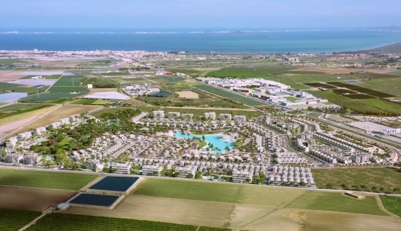 Villa de 3 dormitorios con sótano y piscina privada a la venta en Los Alcázares – Murcia