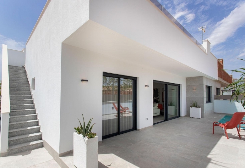VILLAS PAREADAS EN UNA SOLA PLANTA DE NUEVA CONSTRUCCIÓN EN SUCINA