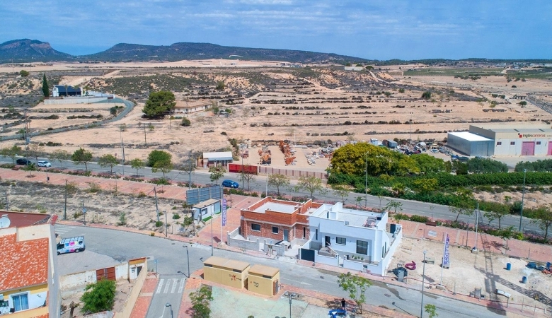 VILLAS PAREADAS EN UNA SOLA PLANTA DE NUEVA CONSTRUCCIÓN EN SUCINA