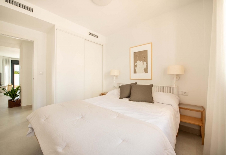 Bungalow de planta baja con 2 dormitorios y jardín privado a la venta en Cox(Alicante)