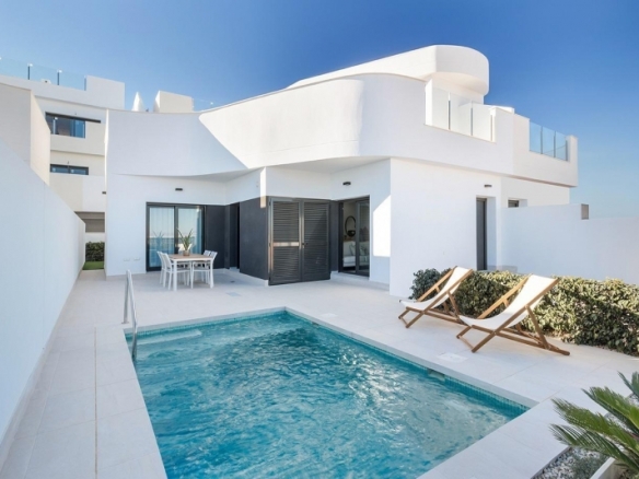 MAGNIFICA VILLA PAREADA DE 3 DORM. DE NUEVA CONSTRUCCIÓN CON SÓTANO EN LOS BALCONES(TORREVIEJA)