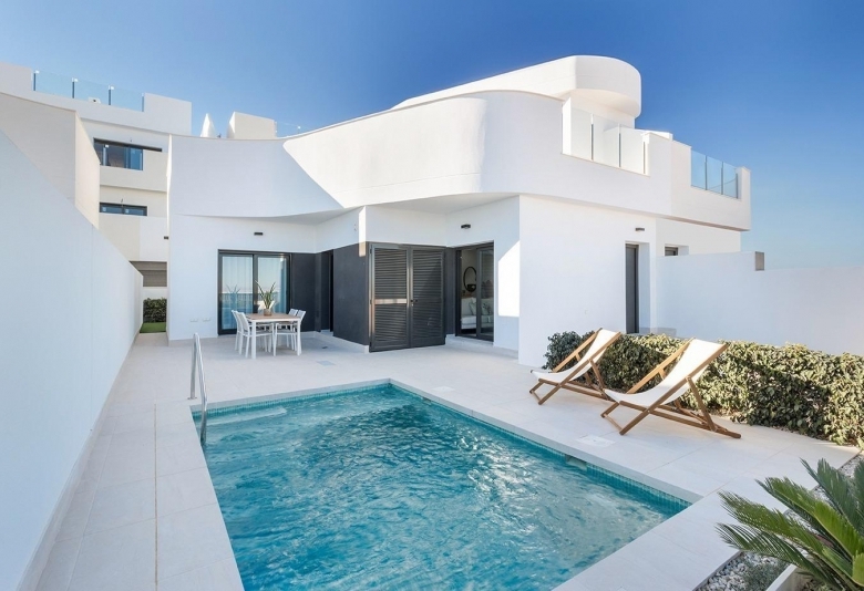 MAGNIFICA VILLA PAREADA DE 3 DORM. DE NUEVA CONSTRUCCIÓN CON SÓTANO EN LOS BALCONES(TORREVIEJA)