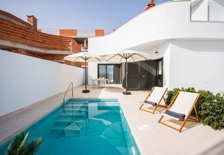 MAGNIFICA VILLA PAREADA DE 3 DORM. DE NUEVA CONSTRUCCIÓN CON SÓTANO EN LOS BALCONES(TORREVIEJA)
