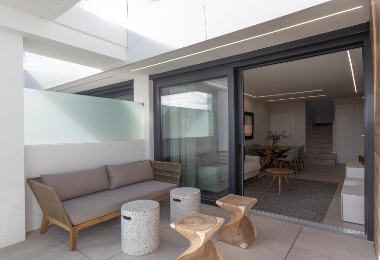 Ático de 2 dormitorios a escasos metros del mar a la venta en Denia(Alicante)