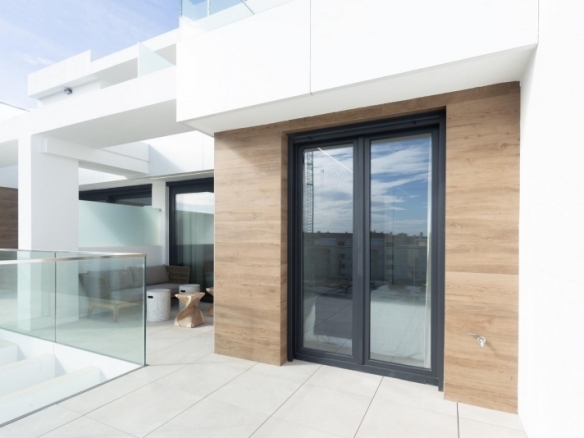 Ático de 2 dormitorios a escasos metros del mar a la venta en Denia(Alicante)