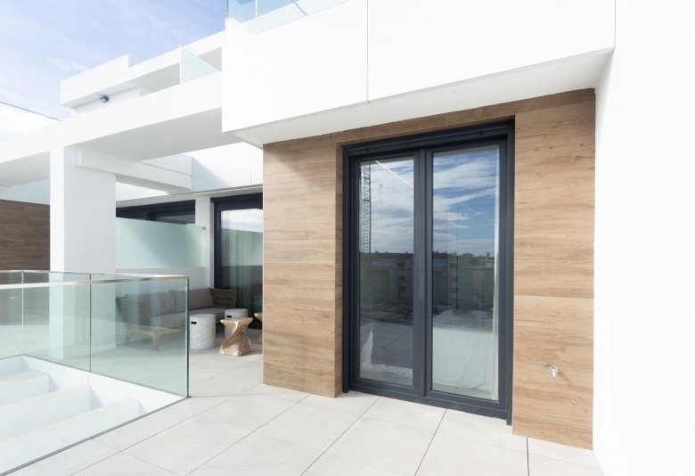 Ático de 2 dormitorios a escasos metros del mar a la venta en Denia(Alicante)