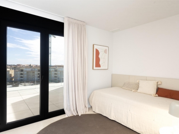 Ático de 2 dormitorios a escasos metros del mar a la venta en Denia(Alicante)
