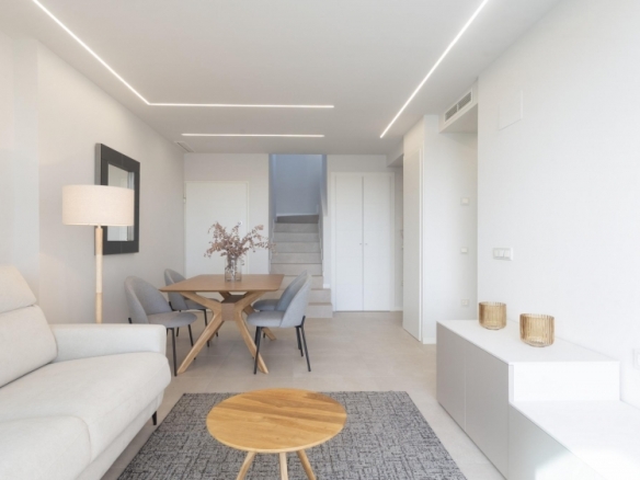 Ático de 2 dormitorios a escasos metros del mar a la venta en Denia(Alicante)
