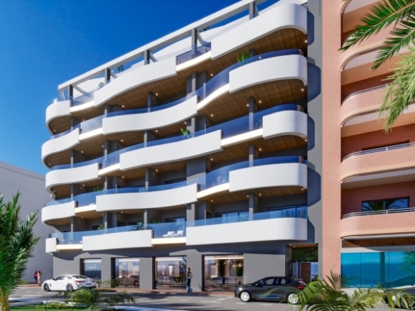 Apartamento de 3 dormitorios a 100m de la playa a la venta en Torrevieja