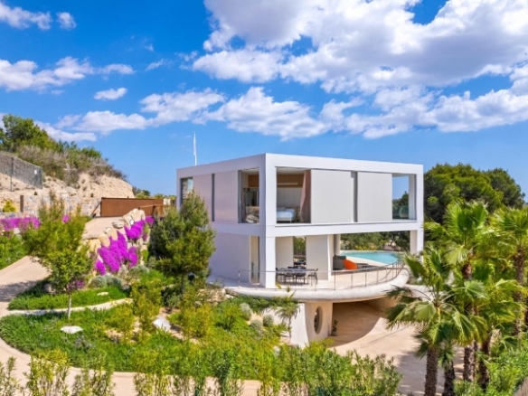 Villa de lujo con piscina y ascensor a la venta en Las Colinas Golf & Country Club(Alicante)