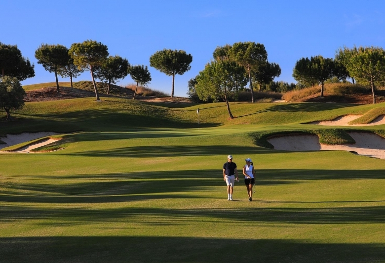 Villa de lujo con piscina y ascensor a la venta en Las Colinas Golf & Country Club(Alicante)