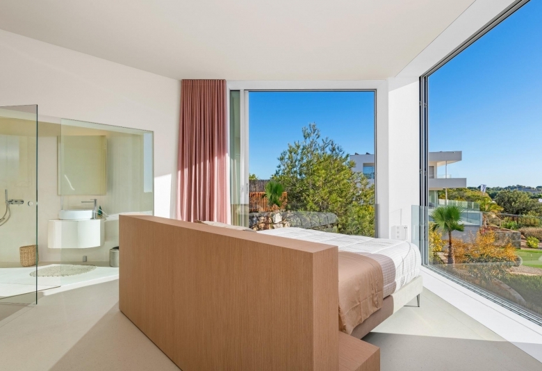 Villa de lujo con piscina y ascensor a la venta en Las Colinas Golf & Country Club(Alicante)