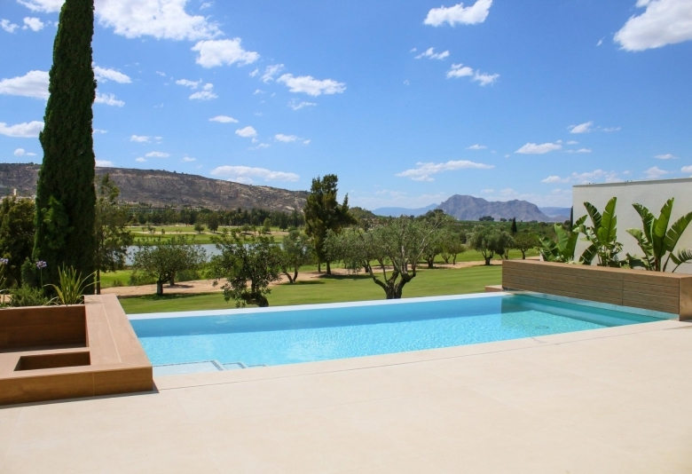 Exclusiva villa de nueva construcción con 3 dormitorios en primera línea de campo de golf en La Finca Golf Resort(Algorfa)