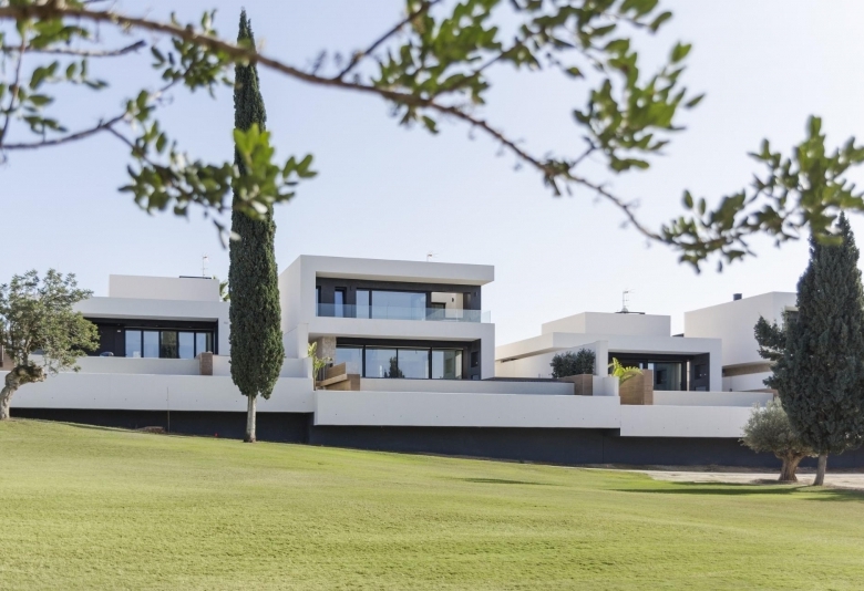 Exclusiva villa de nueva construcción con 3 dormitorios en primera línea de campo de golf en La Finca Golf Resort(Algorfa)