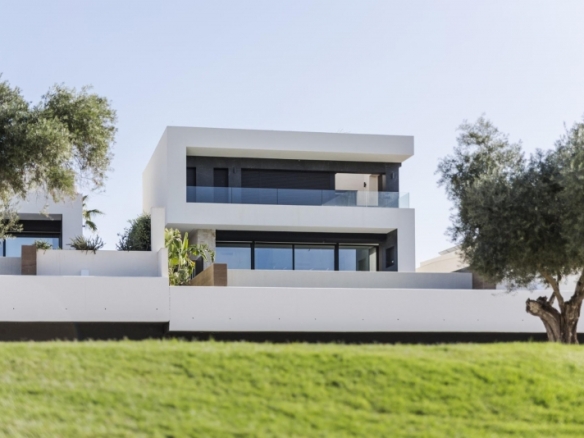 Maginifica villa de nueva construcción con 3 dormitorios en primera línea de campo de golf en La Finca Golf Resort