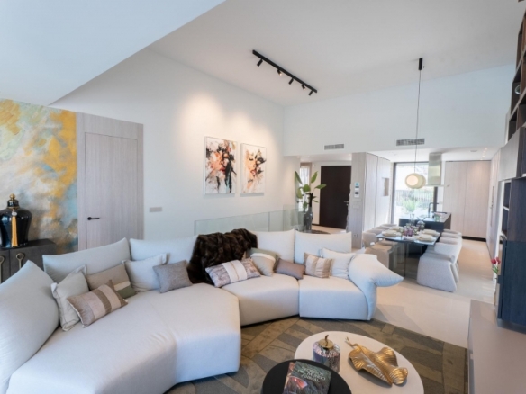 Maginifica villa de nueva construcción con 3 dormitorios en primera línea de campo de golf en La Finca Golf Resort