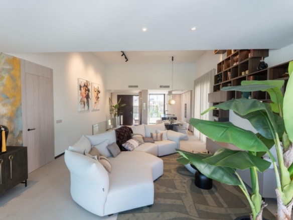 Maginifica villa de nueva construcción con 3 dormitorios en primera línea de campo de golf en La Finca Golf Resort