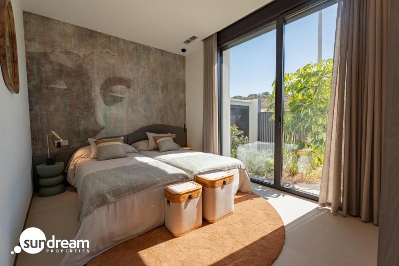 Maginifica villa de nueva construcción con 3 dormitorios en primera línea de campo de golf en La Finca Golf Resort