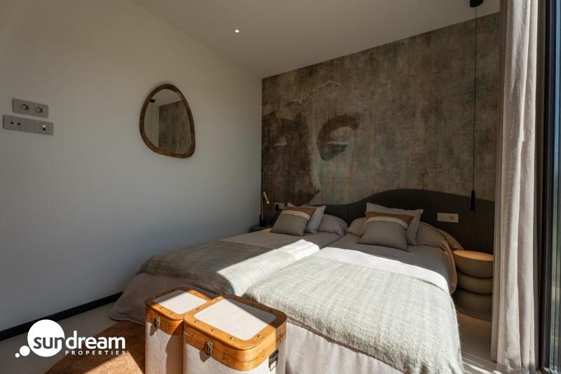 g_43300-14-18 Maginifica villa de nueva construcción con 3 dormitorios en primera línea de campo de golf en La Finca Golf Resort
