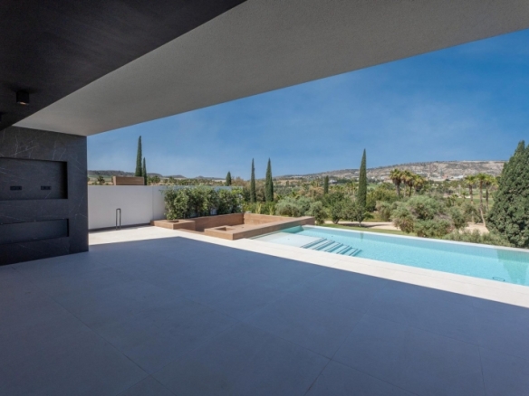 Maginifica villa de nueva construcción con 3 dormitorios en primera línea de campo de golf en La Finca Golf Resort