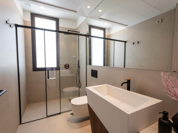 Maginifica villa de nueva construcción con 3 dormitorios en primera línea de campo de golf en La Finca Golf Resort