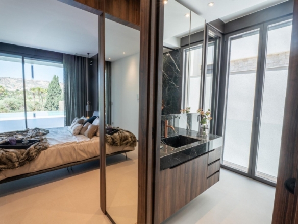 Maginifica villa de nueva construcción con 3 dormitorios en primera línea de campo de golf en La Finca Golf Resort