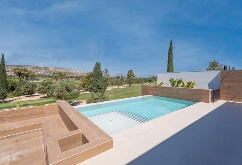 Maginifica villa de nueva construcción con 3 dormitorios en primera línea de campo de golf en La Finca Golf Resort