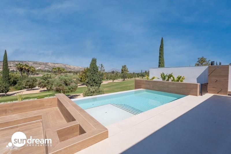 Maginifica villa de nueva construcción con 3 dormitorios en primera línea de campo de golf en La Finca Golf Resort