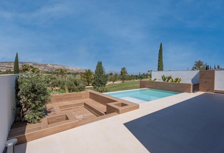 Maginifica villa de nueva construcción con 3 dormitorios en primera línea de campo de golf en La Finca Golf Resort