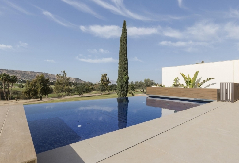 Maginifica villa de nueva construcción con 3 dormitorios en primera línea de campo de golf en La Finca Golf Resort