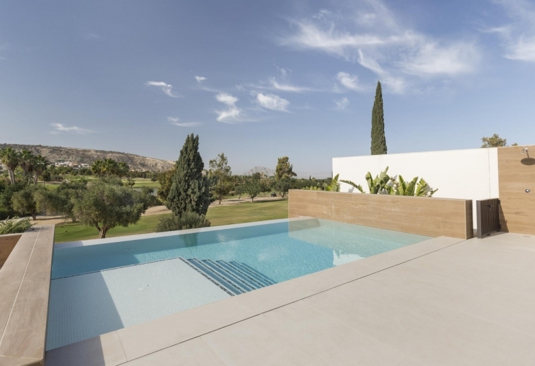Maginifica villa de nueva construcción con 3 dormitorios en primera línea de campo de golf en La Finca Golf Resort
