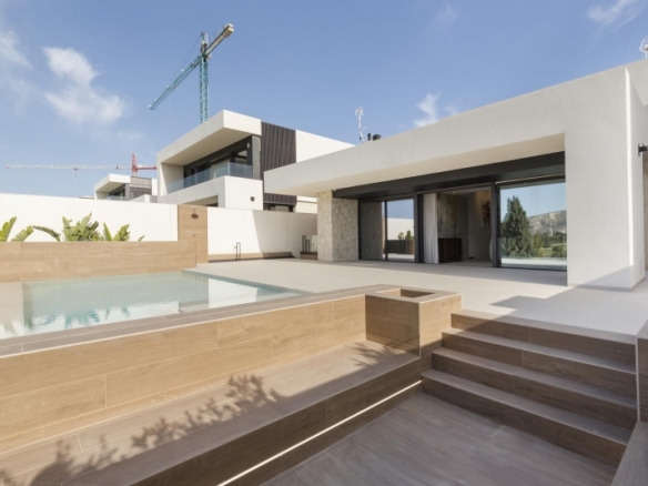 Maginifica villa de nueva construcción con 3 dormitorios en primera línea de campo de golf en La Finca Golf Resort