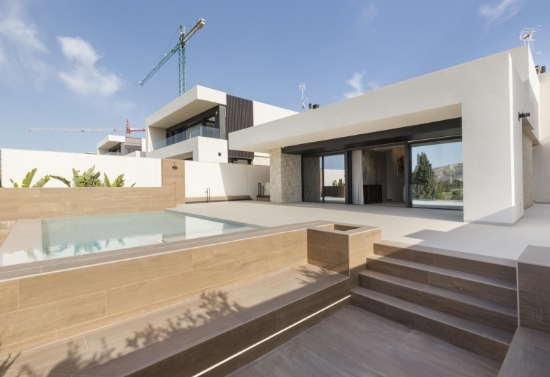 Maginifica villa de nueva construcción con 3 dormitorios en primera línea de campo de golf en La Finca Golf Resort