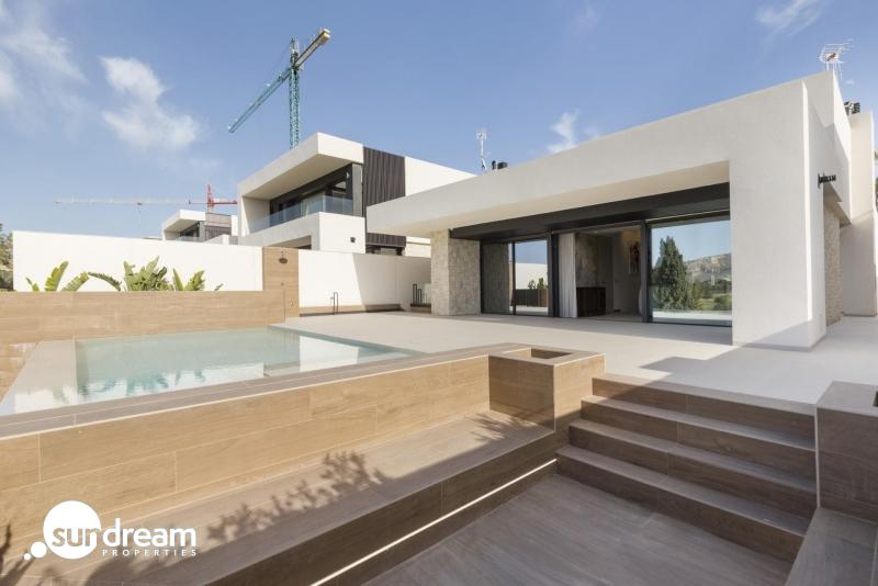 Maginifica villa de nueva construcción con 3 dormitorios en primera línea de campo de golf en La Finca Golf Resort