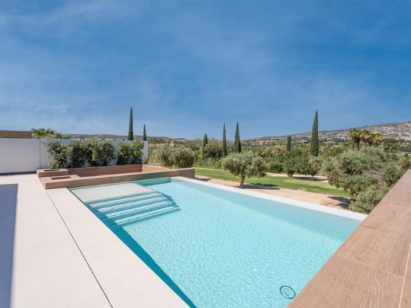 Maginifica villa de nueva construcción con 3 dormitorios en primera línea de campo de golf en La Finca Golf Resort
