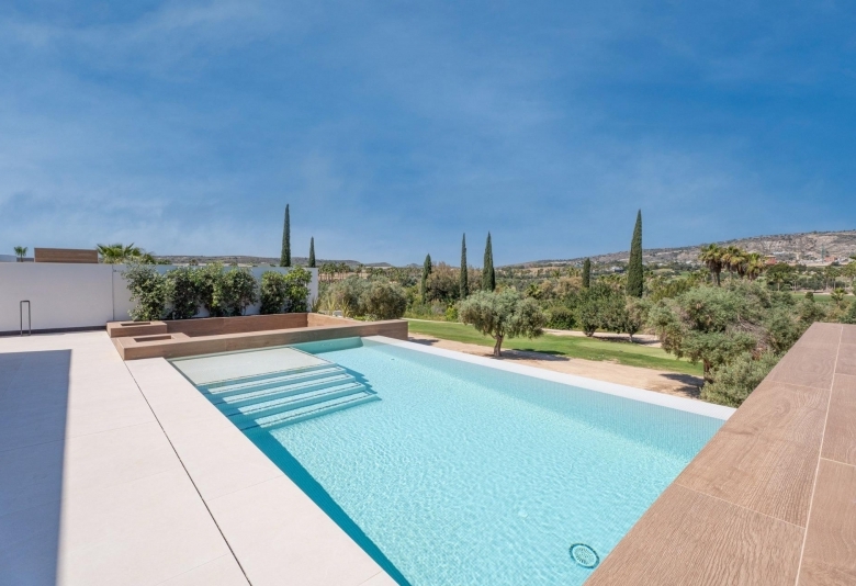 Maginifica villa de nueva construcción con 3 dormitorios en primera línea de campo de golf en La Finca Golf Resort