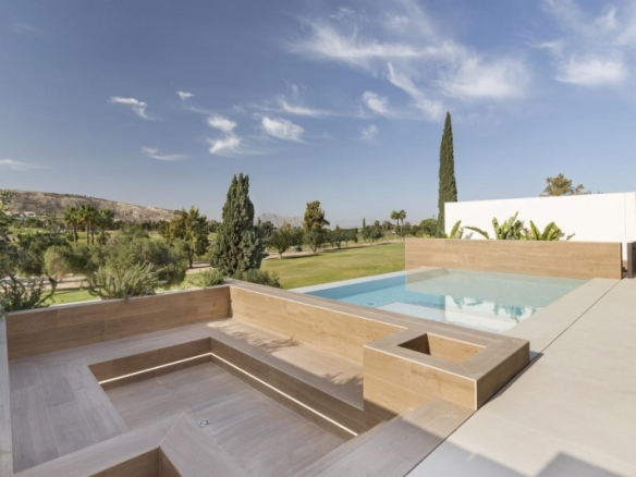 Maginifica villa de nueva construcción con 3 dormitorios en primera línea de campo de golf en La Finca Golf Resort