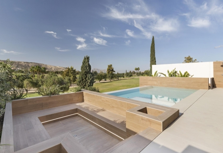 Maginifica villa de nueva construcción con 3 dormitorios en primera línea de campo de golf en La Finca Golf Resort