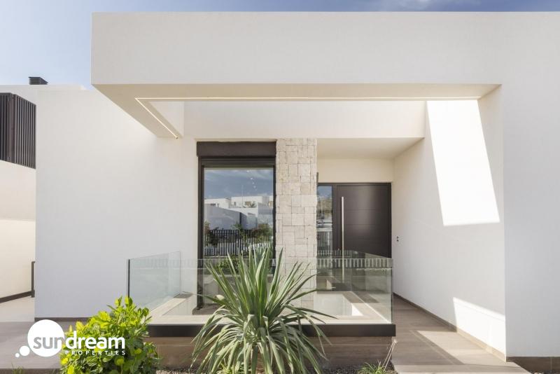 Maginifica villa de nueva construcción con 3 dormitorios en primera línea de campo de golf en La Finca Golf Resort