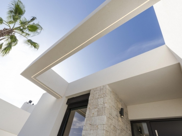 Maginifica villa de nueva construcción con 3 dormitorios en primera línea de campo de golf en La Finca Golf Resort